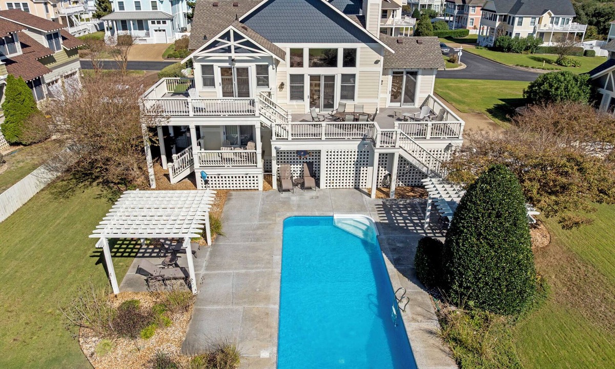 Currituck County House | Eventide: Views of the Golf Course | Private Pool | Ensuite Bedrooms