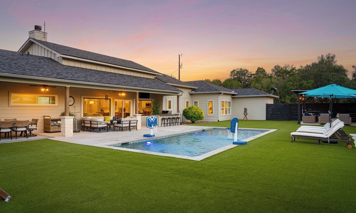 Cottonwood Shores House | Exclusive 4-BR Escape with Private Pool by Horse Shoe Bay and Marble Falls