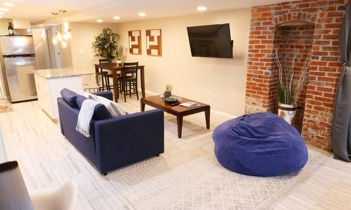 Bloomingdale Apartment | Exclusive Apt in Shaw-Outdoor Patio & Great Location