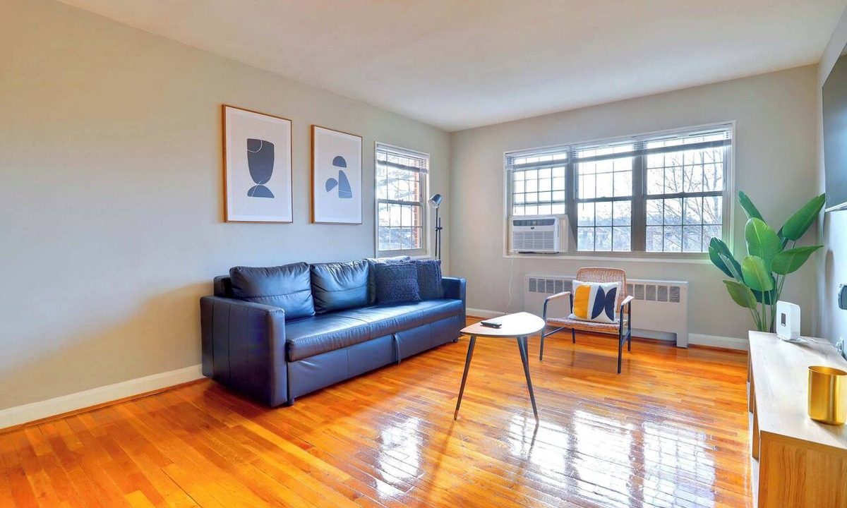 Northeast Alexandria Apartment | Executive-Friendly Apt in Old Town North | Gym