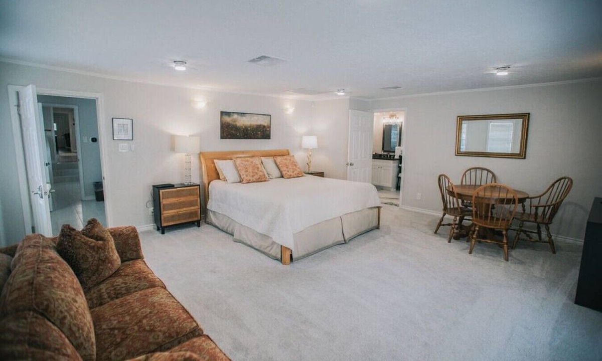 Beaumont House | Executive Living 4BR 2BA in Beaumont