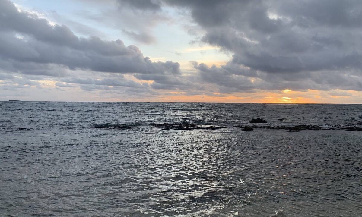 Hauula House | Exotic Oceanfront 5 bedroom 3 bathroom house w/AC