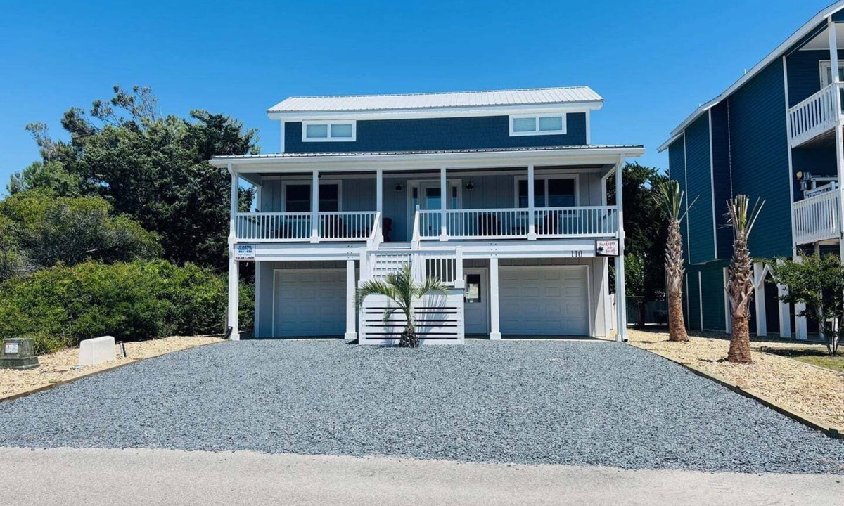 Holden Beach House | Experience coastal relaxation at Buckeye's at the Beach, 3BR home in Holden Beach.