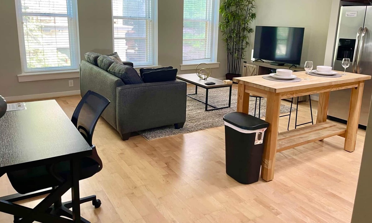 City Center Apartment | Extended Stay 1Bed/BA near VCU/Capitol Building, w/parking+