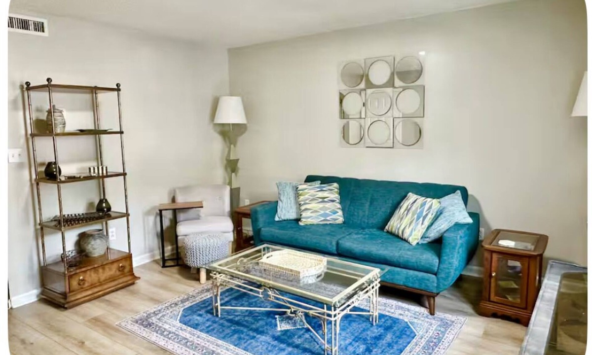 Hickory Apartment | Extended Stay NEvHickory 2 Bed, 1.5 Bath, Workspace, Washer Dryer, Easy Commute