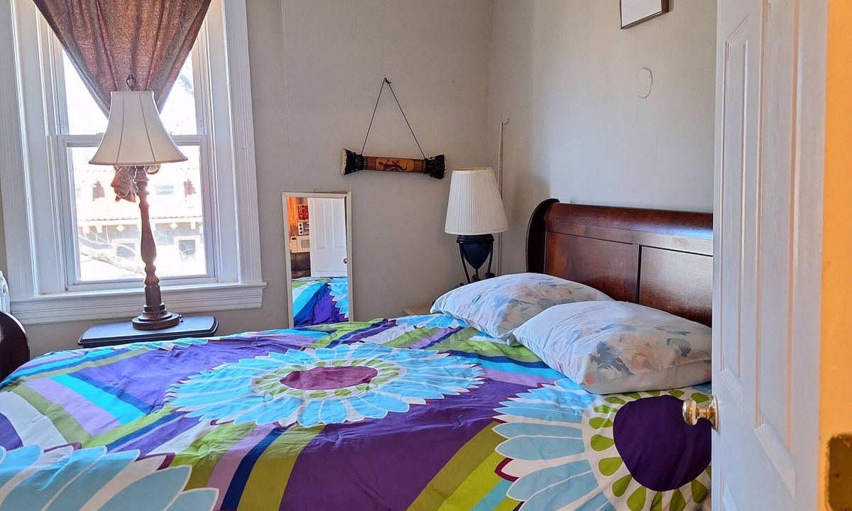 Petworth Apartment | Fabulous-2-Rooms Studio In A Washington DC Townhome with AC, WiFi, TV/Kitchen.