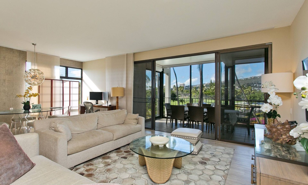 Waialae Iki Condo | Fabulous, Renovated Large 3BR Condo on Kahala Beach
