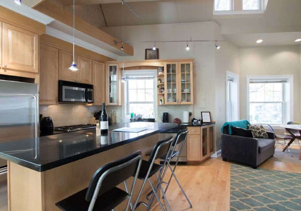 Shaw House | Fabulous Rowhouse in Hot Area (3 blocks to Convention Ctr; Walk everywhere)