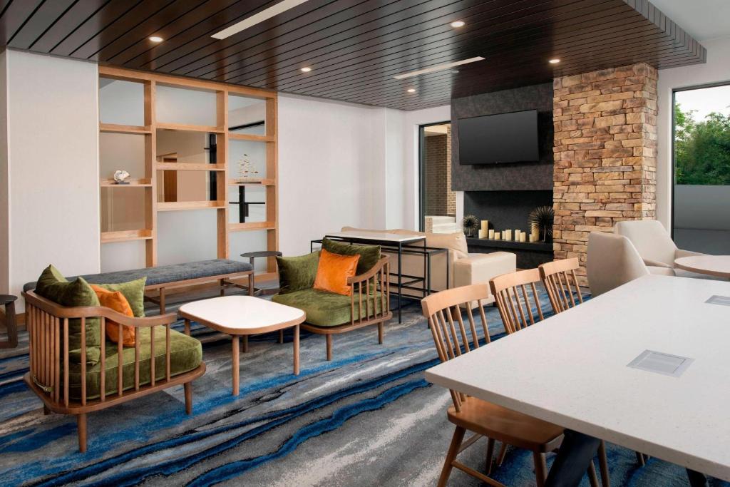 Alexandria West Hotel | Fairfield Inn & Suites by Marriott Alexandria West/Mark Center