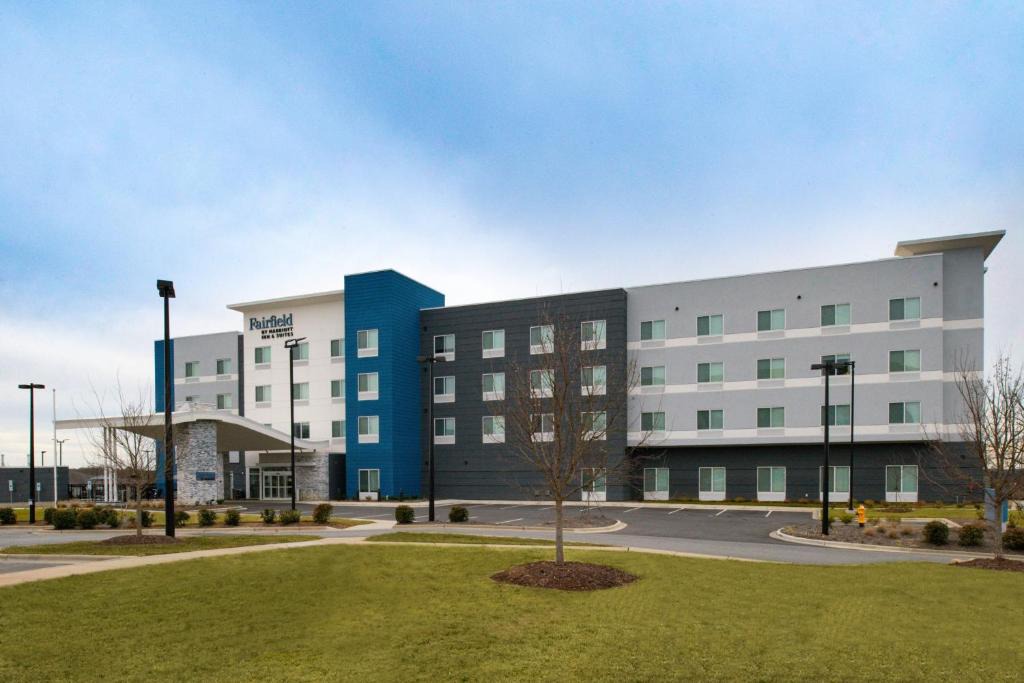 University Place Hotel | Fairfield Inn & Suites by Marriott Charlotte University Research Park