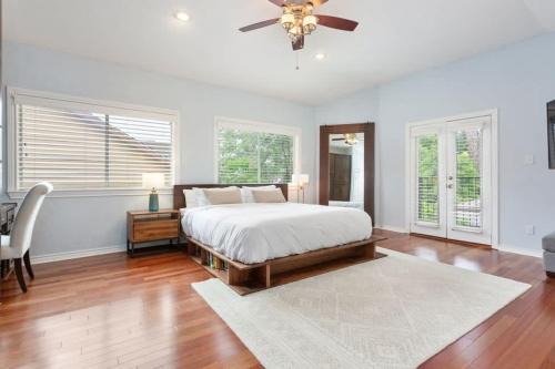 Zilker House | Family 3BR 2BA 1810SQFT Bright Spacious Home with Private Yard in Zilker