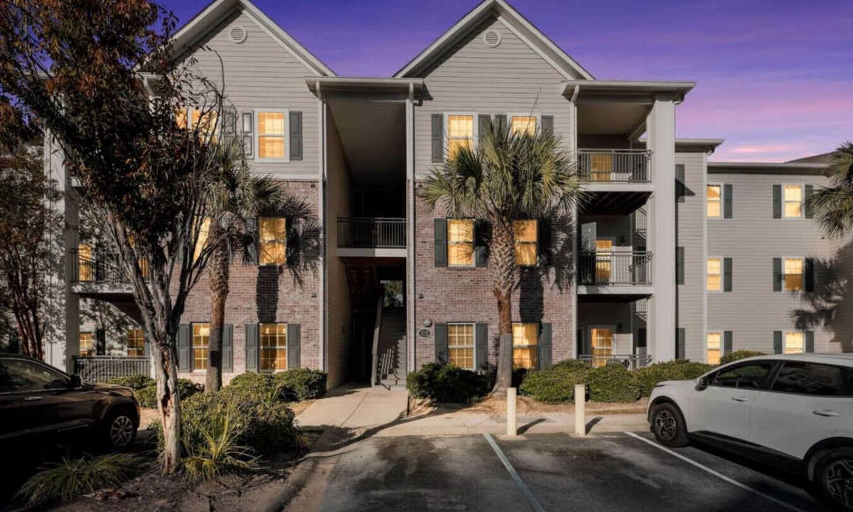 State Park Apartment | Family 3BR* Pool, Clubhouse, 20 min to Ft. Jackson