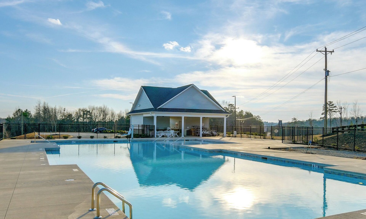 Conestee House | Family + Dog Friendly! Greenville Townhome w/Deck