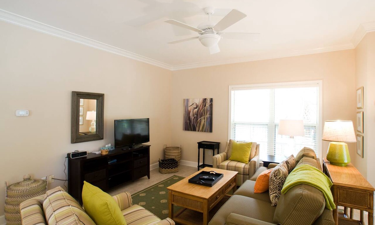 North Forest Beach Condo | Family Friendly-Highly Rated. 1 Block to the Beach, Discounted to fill openings.