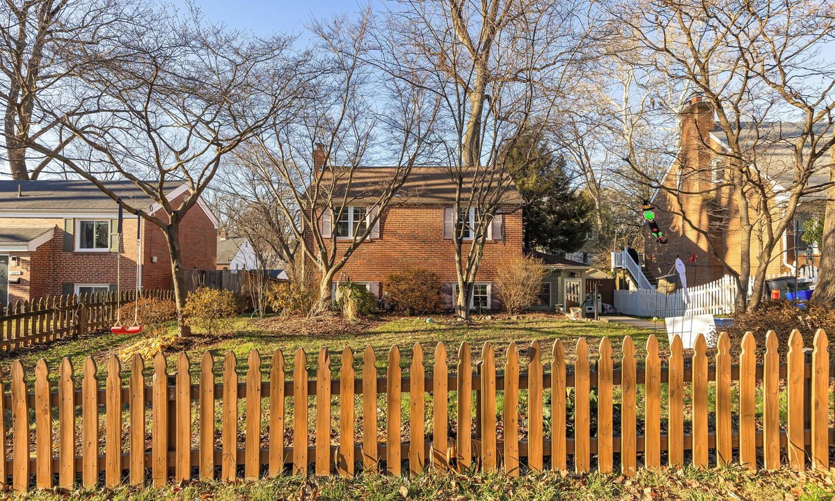 Silver Spring House | Family-friendly 3BR house; free parking & walk to Metro