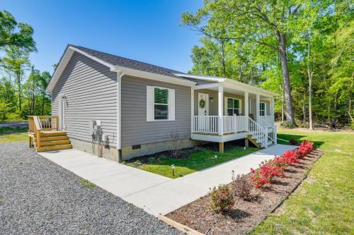 Colonial Beach House | Family-Friendly Home w/Deck Near Colonial Beach!
