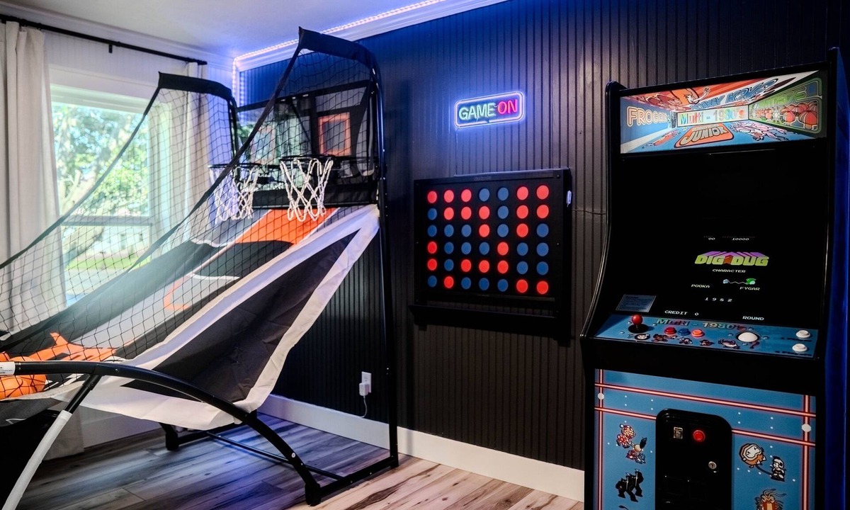Briarcrest Estates House | Family Fun Retreat Arcade Sleeps 14