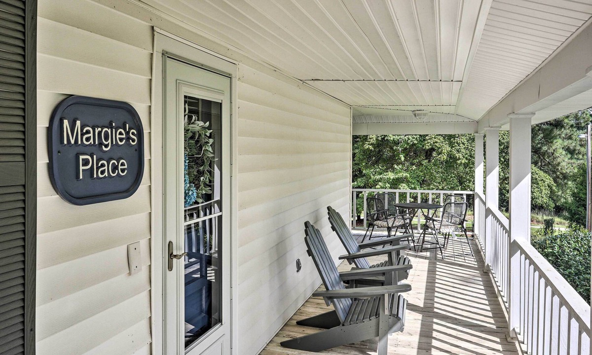 Lexington Cottage | Family Home w/Fire Pit, 2 Mi to Lake Access