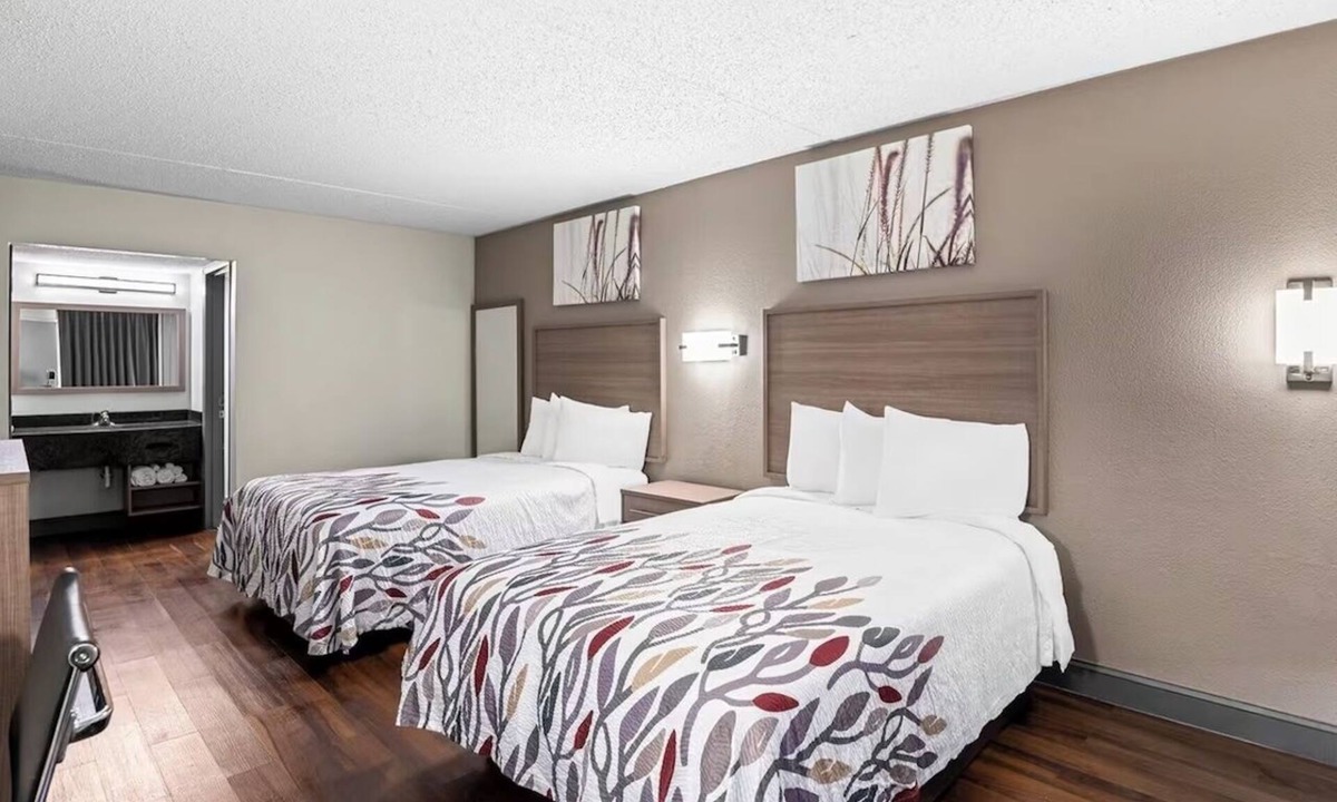 Sandston Hotel | Family-Ready 2 Bed Stay Near Airport & Richmond Activity Zones | Free Parking