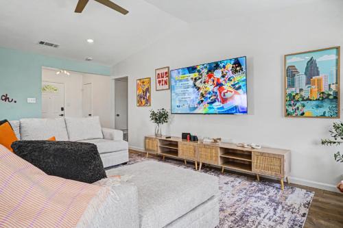 Springwoods Apartment | Family Retreat Games, Fire Pit & Kids Barn