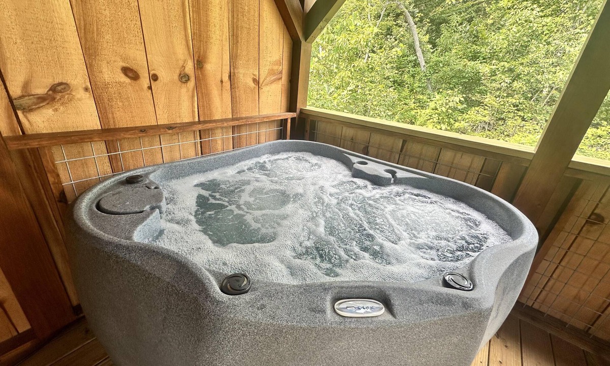 Union Mills Cabin | Feelin' Feisty - Hot Tub, Fireplace, Hike