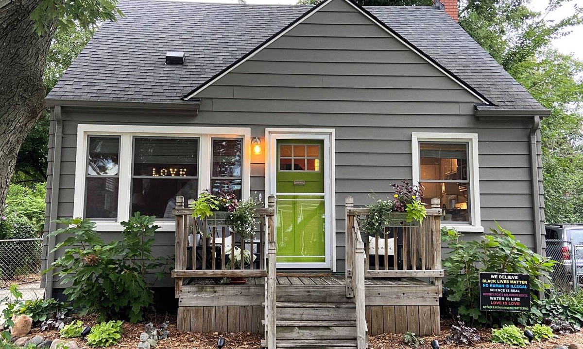 Ferndale Apartment | Ferndale Oasis-Walk to Downtown Ferndale-close to all action