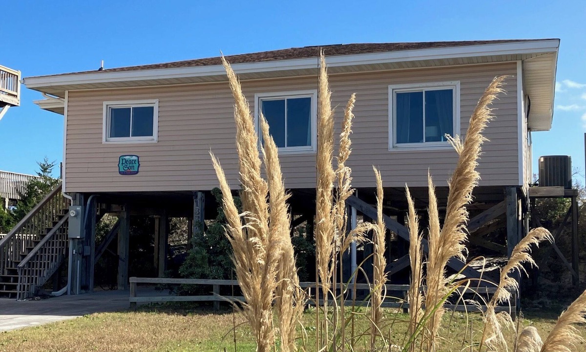 Topsail Beach Cottage | Ferrell - 3 bedroom, 2 bath Oceanfront cottage with WiFi and AC in Topsail Beach