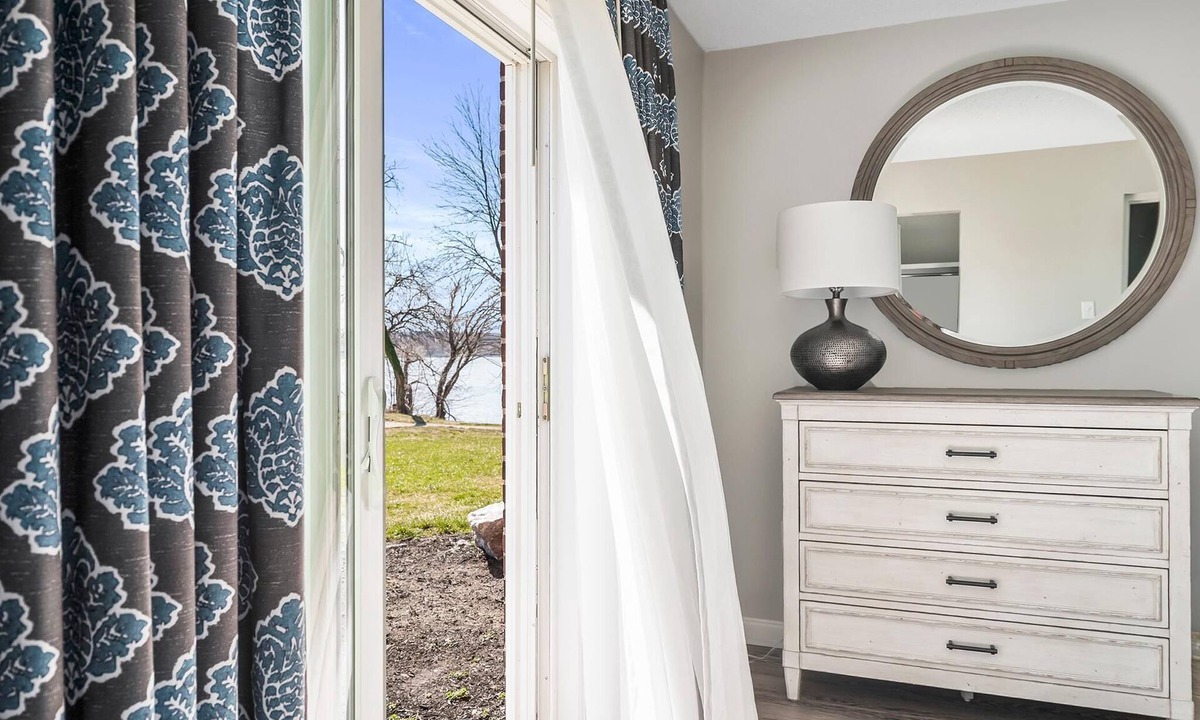 North East House | First Floor Bay View Deluxe Suite