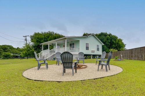 Long Mott House | Fish & Boat: Home w/Spacious Yard in Seadrift