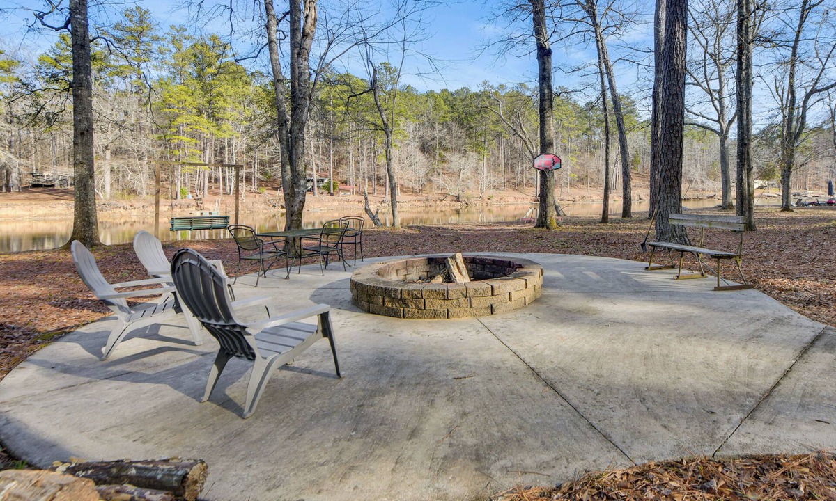 Howard House | Fish & Float! Flint River Retreat w/Pavilion