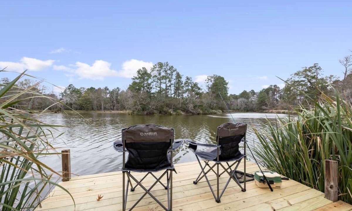 Conroe House | Fish/Relax at Lakefront Retreat Sleeps 10 Pets OK