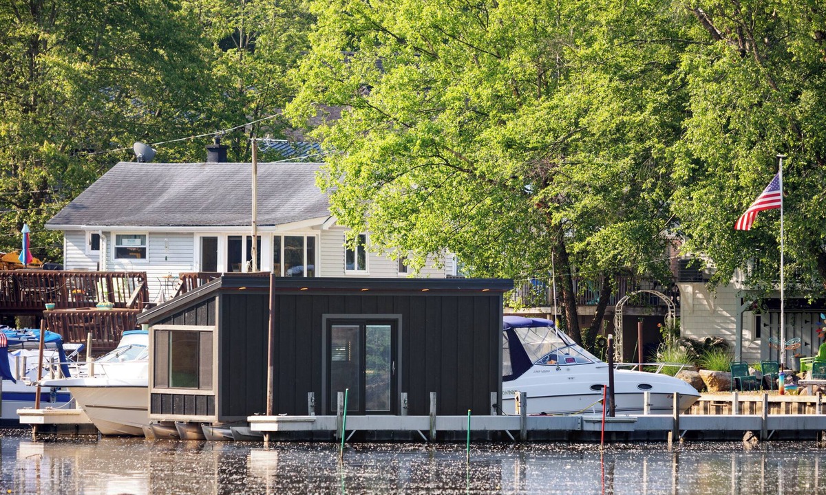 Vermilion Boat Rental | Floating tiny home with AC and WiFi on beautiful Vermilion river