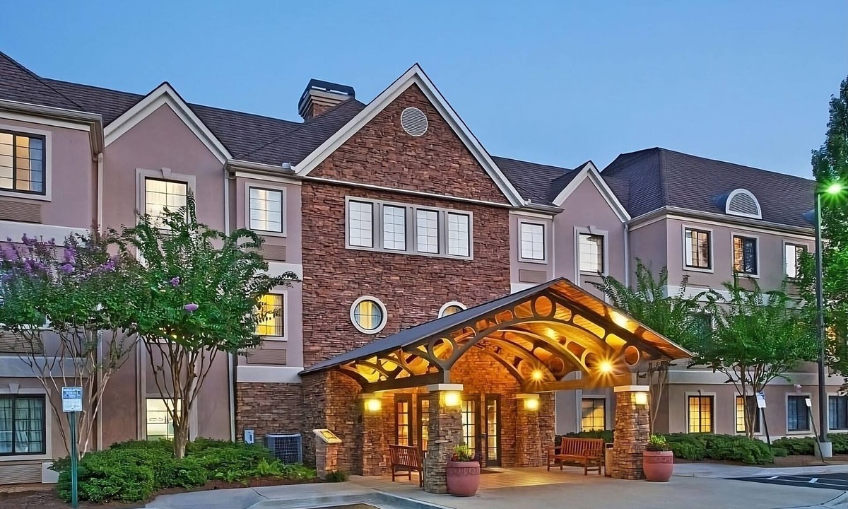 Alpharetta Hotel | For the Whole Family! TWO Modern 2BR Suites, Pet-friendly, Free Breakfast!