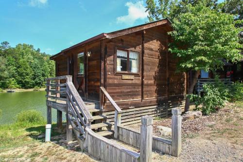Advance Resort | Forest Lake Camping Resort Lakefront Cabin 2