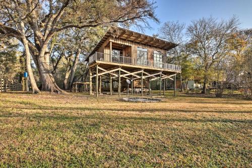 Fort White House | Fort White Retreat: Deck & River Access!