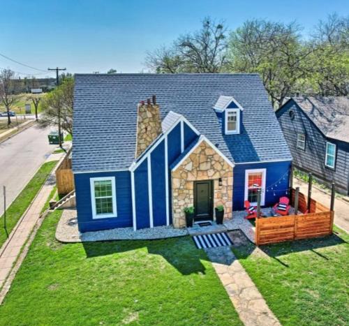 North Hi Mount Villa | Fort Worth Cultural District Walk Dickies-Museums 1 King 2 Qn 3BR
