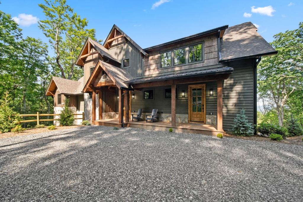 Elk Park House | Four Eaglets Lodge at Eagles Nest