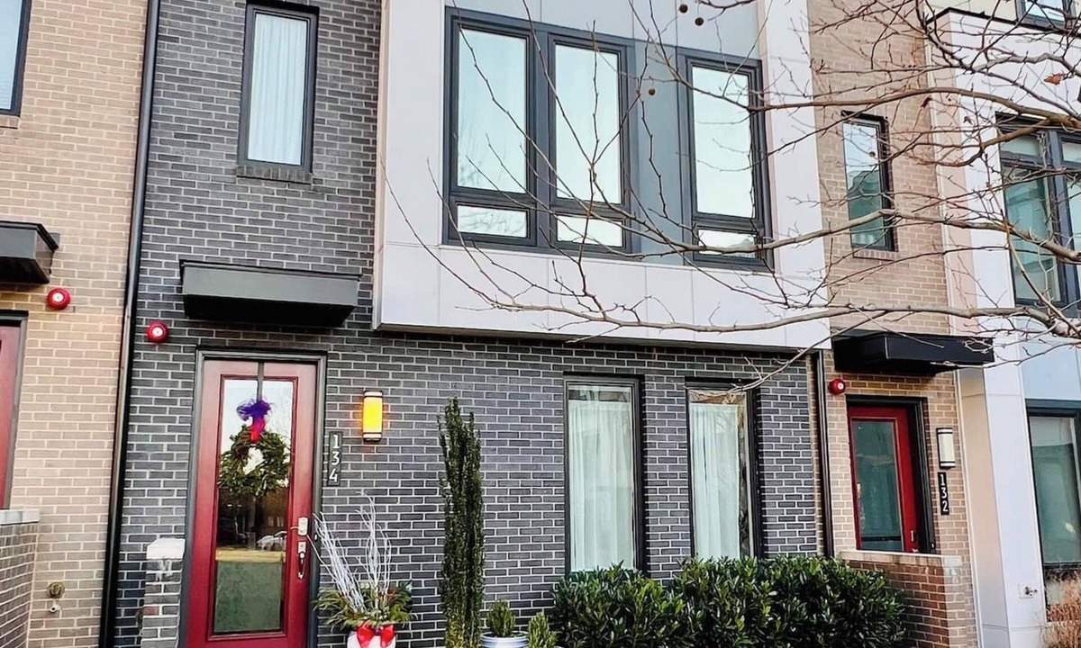 Jefferson Manor House | Four-level modern townhome with two grand pianos.