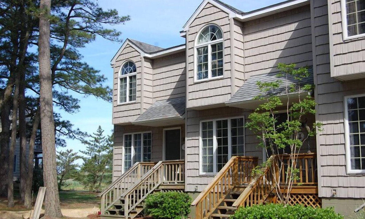 Chincoteague House | Fowling View | Townhouse w/Pier, Crabbing Dock & Sunset Views