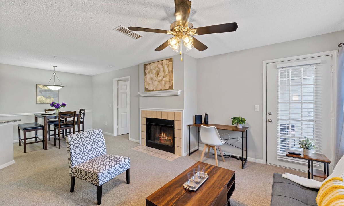 Athens Apartment | Free Parking Home Steps from UGA & DT, Pool + Gym. Gated, Pool and Gym