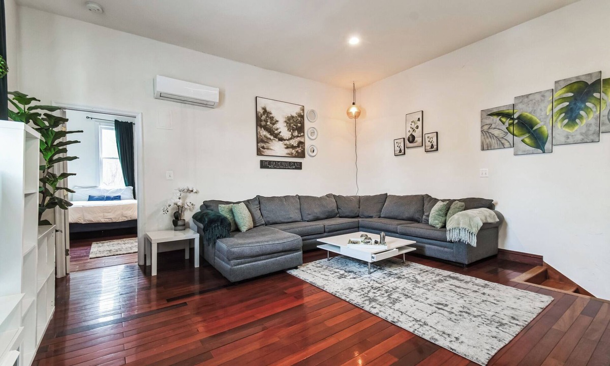Shaw Condo | Free private parking! Spacious, vibrant home! 2-bedroom condo with WiFi