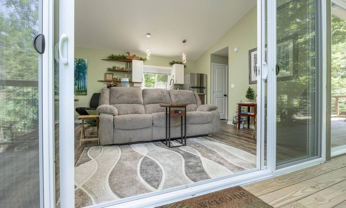 Lookout Mountain Apartment | Free Ruby Falls Ticket & More - Hot Tub-Handcrafted Treehouse-Lookout Mountain-Romantic Getaway