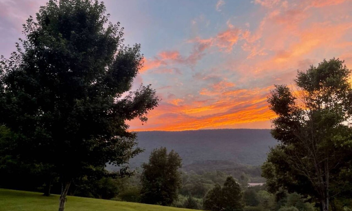 Chickamauga House | Free Ruby Falls Ticket & More -Large 4BR/3BA-3 acres- Cloudland Canyon, Chattanooga-Lookout Mountain