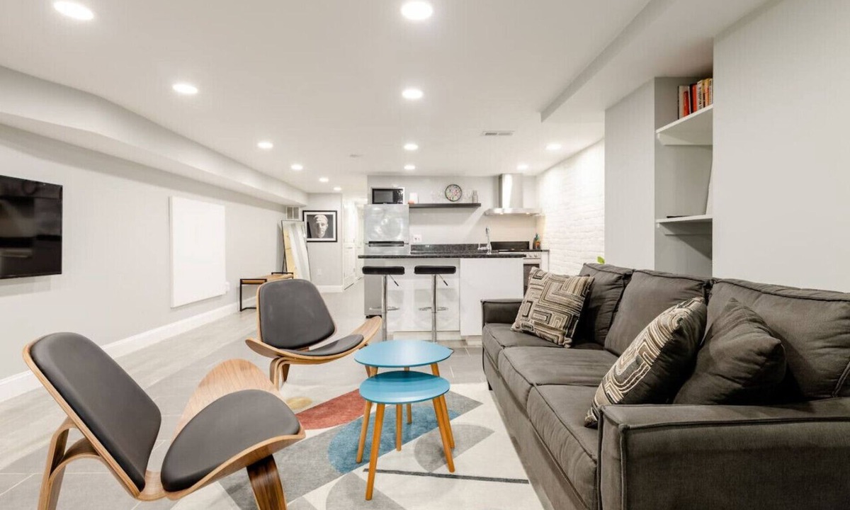 Eckington Apartment | Fresh Motif Guest Suite of Historic Row House