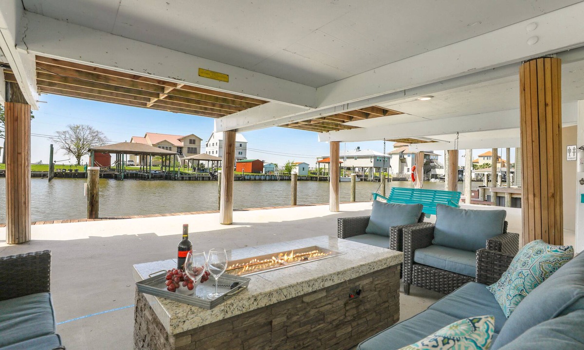 Slidell House | From the bayou to Mardi Gras! Just 20 minutes to New Orleans!