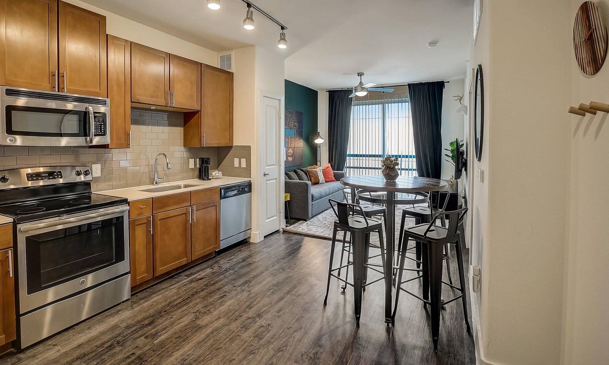 North Burnet Apartment | Frontdesk | 1 BR Apt near the Museum of the Weird