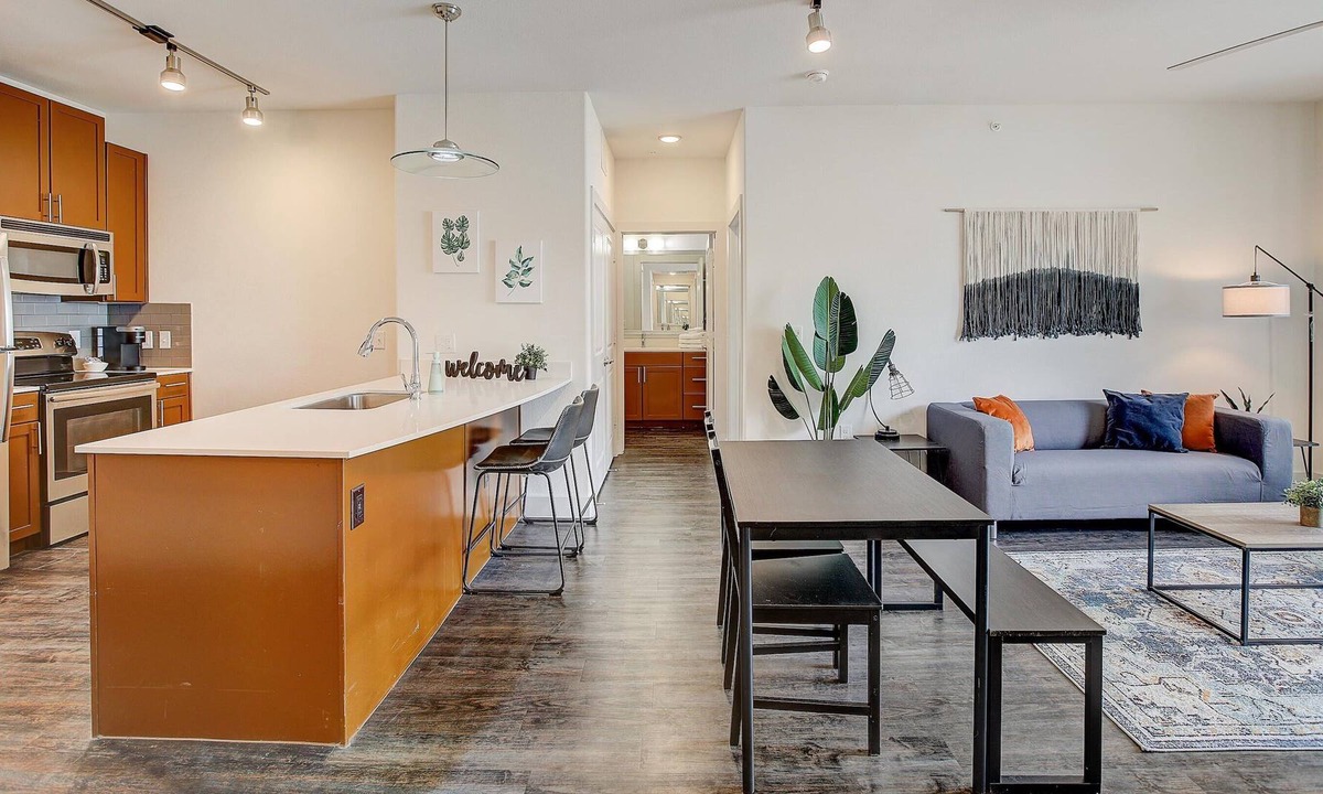 North Burnet Apartment | Frontdesk | 2 BR Apt near Austin's Amusement Park