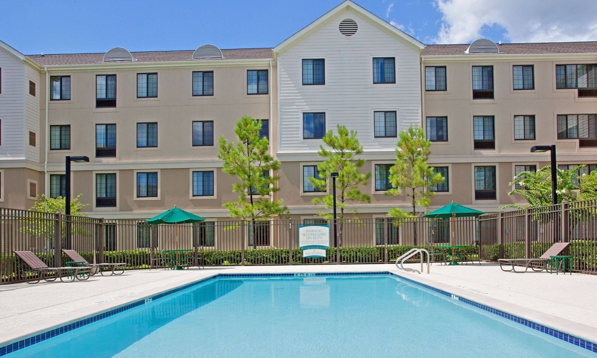 Energy Corridor Apartment | Fully-Equipped Suite with Pool Access! Free Shuttle, Buffet Breakfast + 24h Business Center