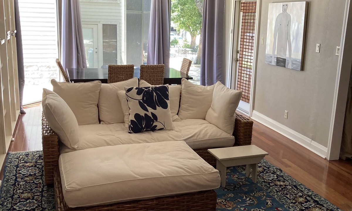 Lakeway House | Furnished rental in upscale neighborhood