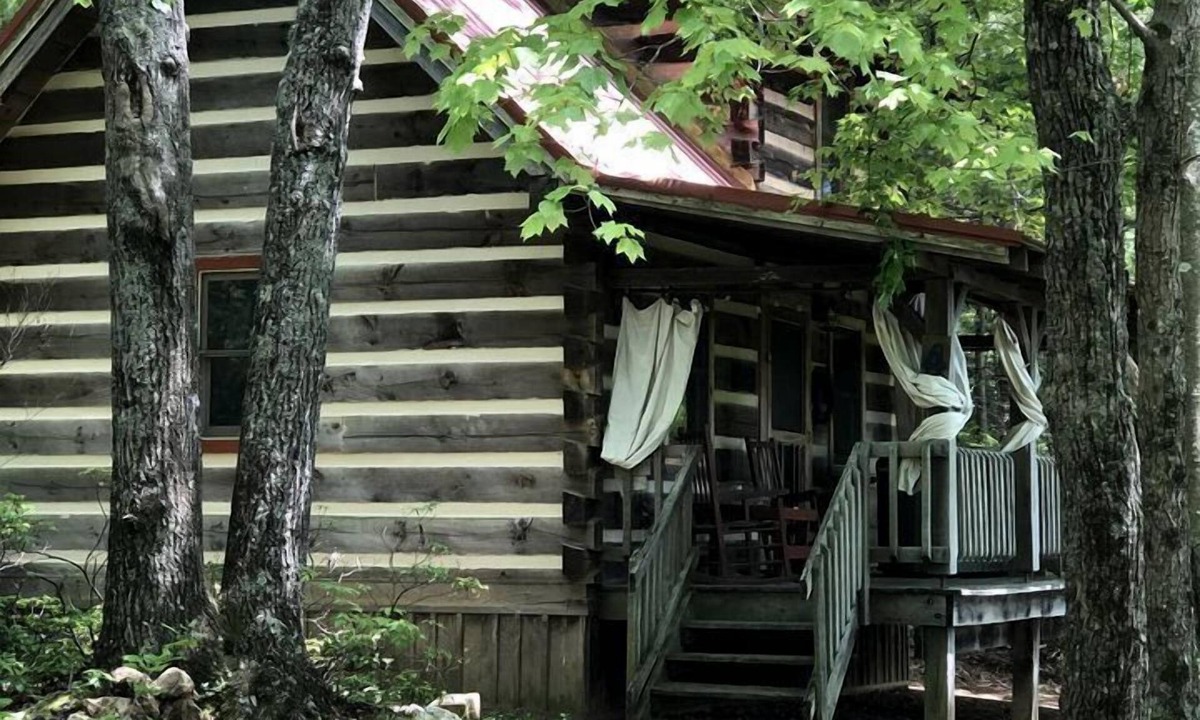 Old Town Cabin | Galax Getaways in This Cozy Cabin with Hot Tub and Breakfast Included, Perfect for Some Down-Time in Virginia